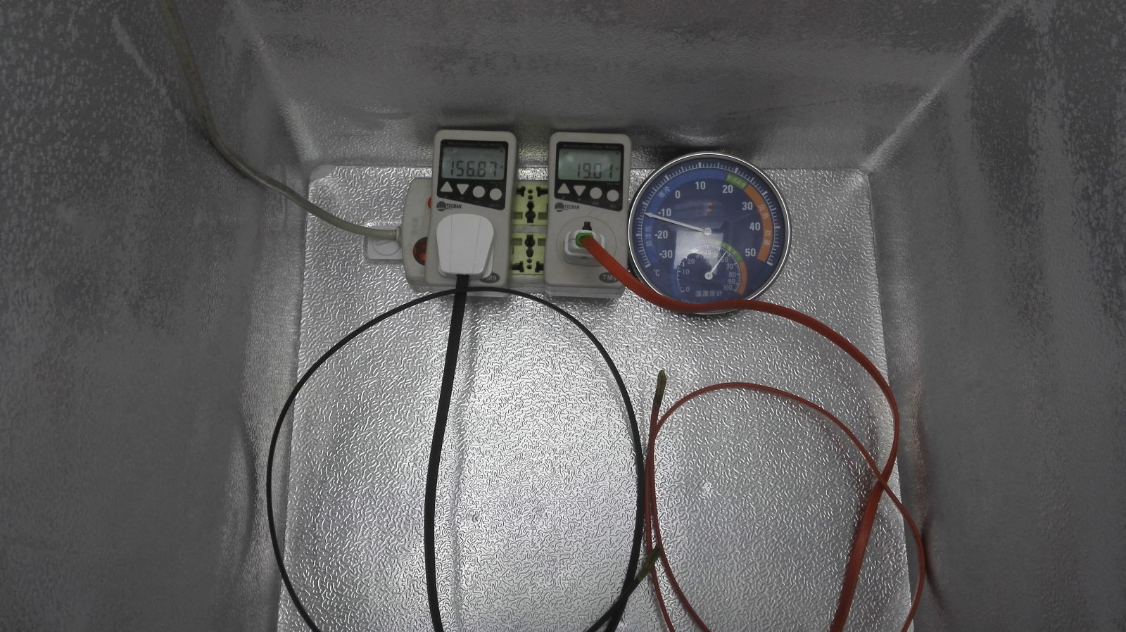 傳統自限溫電伴熱帶和太陽能專用電熱帶瞬間啟動電流對比